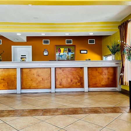 Econo Lodge Del Rio Exterior photo