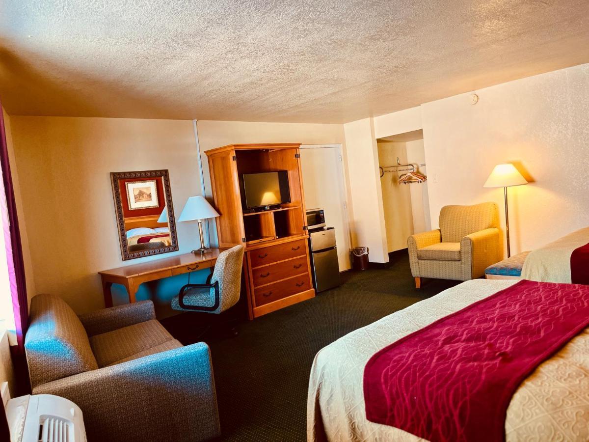 Econo Lodge Del Rio Exterior photo