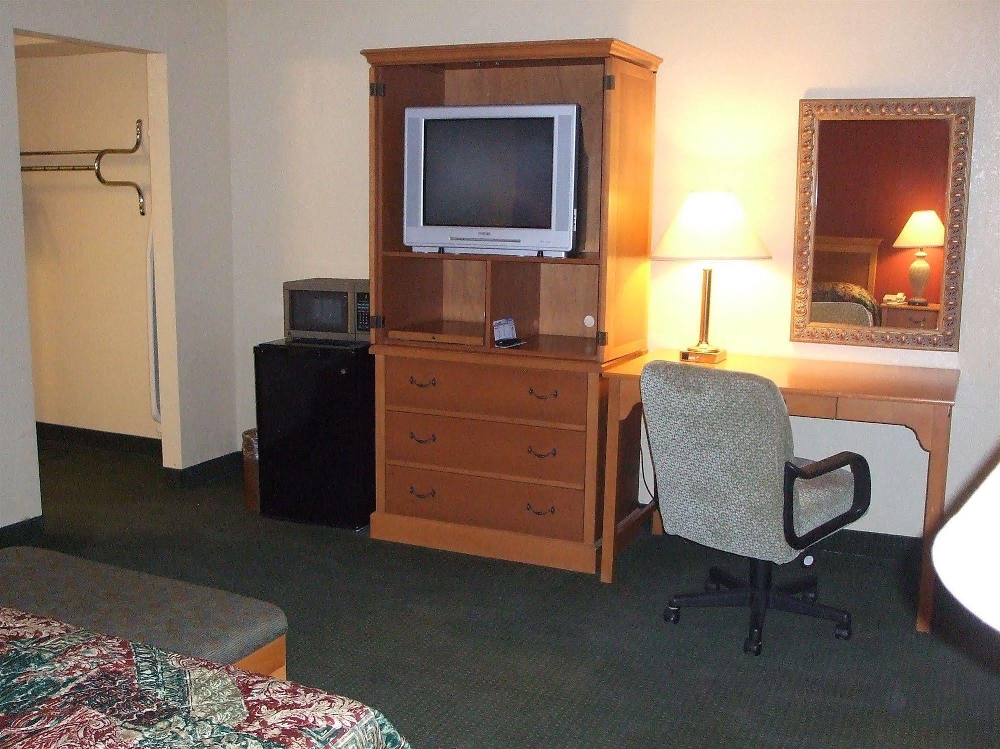 Econo Lodge Del Rio Exterior photo